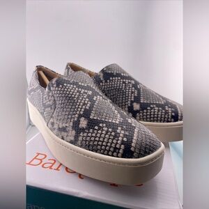 Baretraps Hannah Snakeskin Embossed Slip On Size 7.5M NEW.